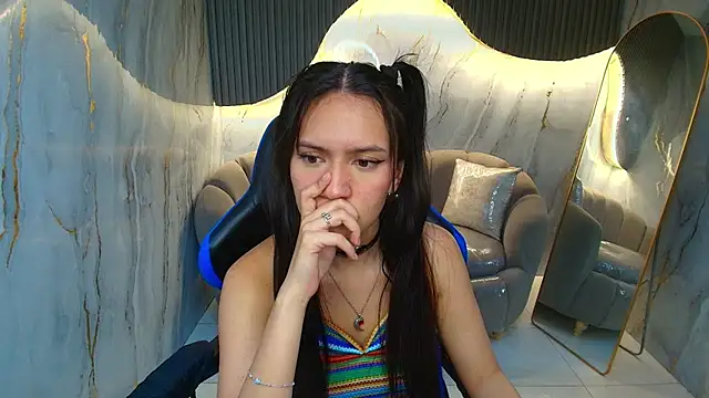 Snapshot of candy_sky_r chatting on July 11, 3:09 am candy sky r online show from July 11, 3:09 am