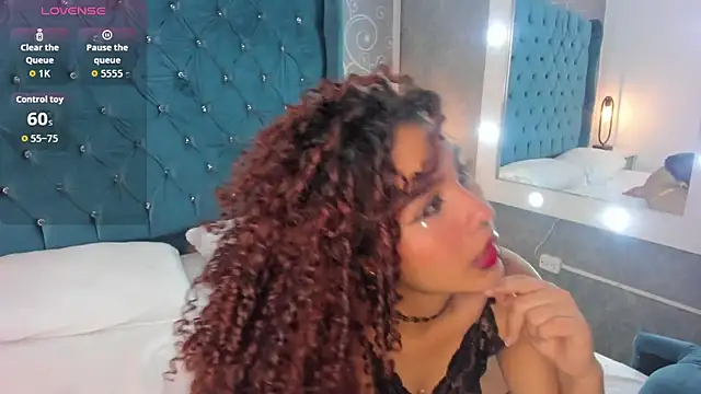 Snapshot of CoralineRed chatting on April 25, 12:35 am CoralineRed online show from April 25, 12:35 am