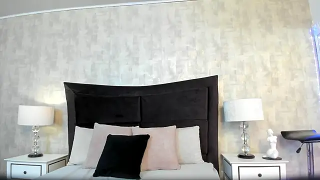 Snapshot of CynthiaMore chatting on April 17, 1:03 pm CynthiaMore online show from April 17, 1:03 pm