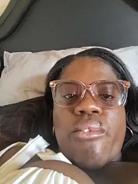 YourLiaa  online show from March 22, 6:55 pm