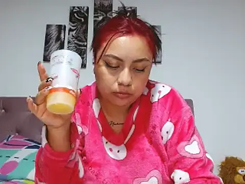 Snapshot of nahomy05 chatting on March 5, 3:35 am nahomy05 online show from March 5, 3:35 am