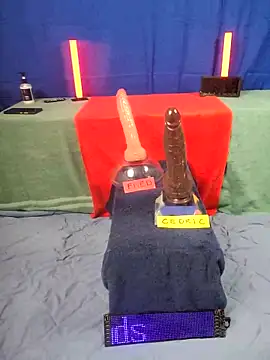 Snapshot of FantasyMan-BiWM chatting on April 1, 4:13 am FantasyMan-BiWM online show from April 1, 4:13 am