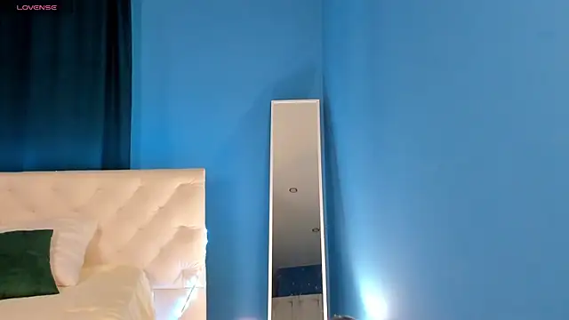 Snapshot of Xenia_paradise chatting on April 11, 12:37 am Xenia paradise online show from April 11, 12:37 am