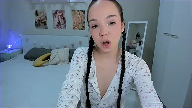 Snapshot of Milly_Lane chatting on April 11, 3:11 am Milly Lane online show from April 11, 3:11 am