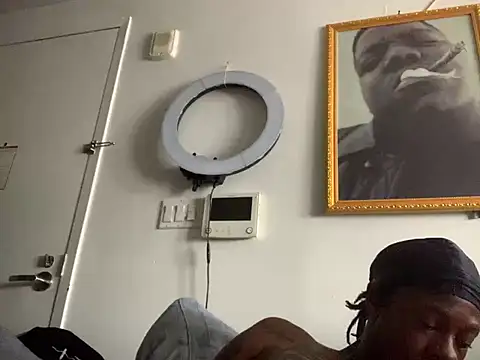 Snapshot of bigyenwood chatting on May 27, 2:36 pm bigyenwood online show from May 27, 2:36 pm