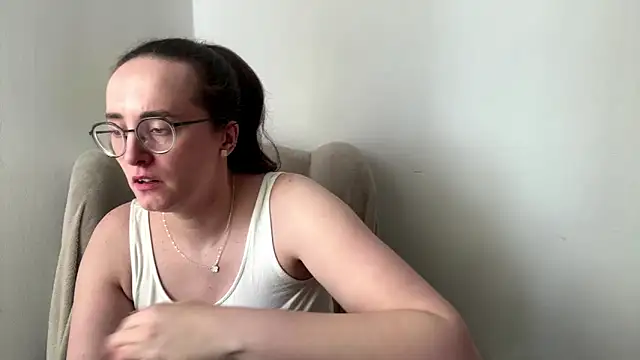 Snapshot of SofiaTease chatting on May 4, 2:35 pm SofiaTease online show from May 4, 2:35 pm