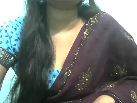 NayraG online show from March 18, 5:05 pm