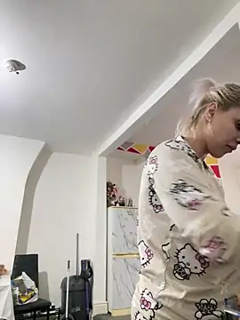 Giullyaxxx online show from March 8, 3:38 pm