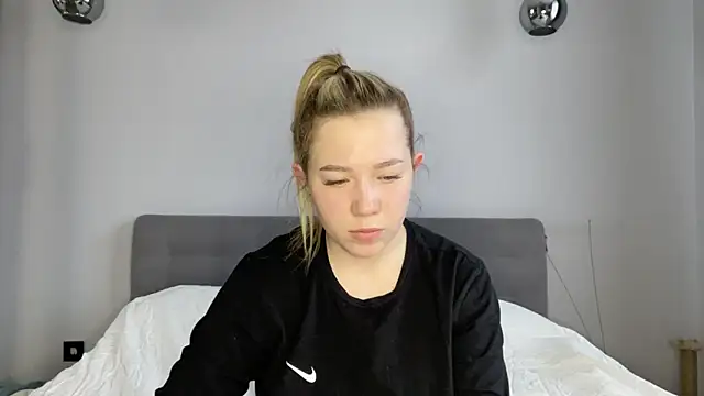 alyrasun online show from March 25, 6:08 am