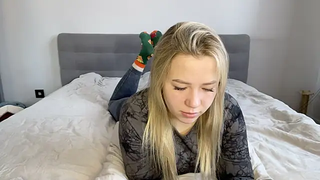 alyrasun online show from April 18, 7:12 am