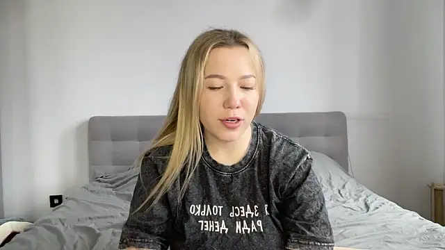 Snapshot of alyrasun chatting on April 30, 7:04 am alyrasun online show from April 30, 7:04 am