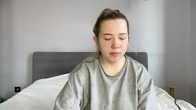 Snapshot of alyrasun chatting on May 18, 7:03 am alyrasun online show from May 18, 7:03 am