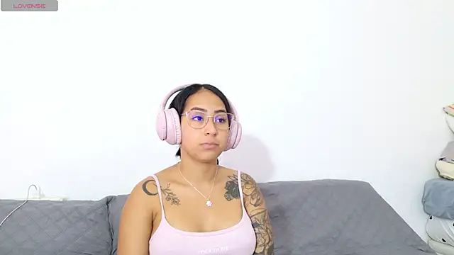 vanessaadol online show from July 1, 10:50 am