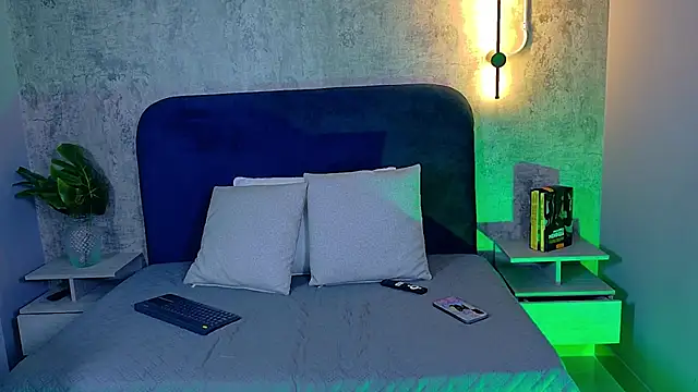 MiiaCullens online show from April 4, 12:13 pm