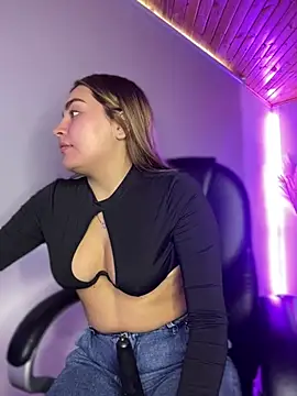 Issa pinkk online show from April 20, 8:43 pm