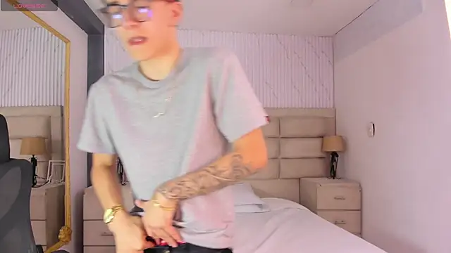 TylerCross  online show from April 19, 8:11 pm