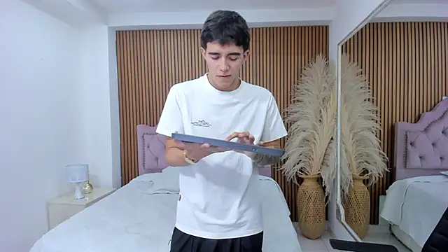 TylerCross  online show from April 23, 8:22 pm