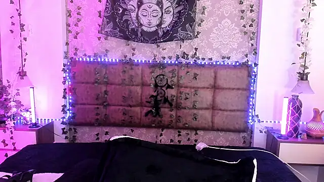 Vickmoon online show from April 1, 9:56 pm