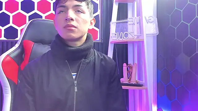 Cristopher Wild online show from June 2, 8:22 pm