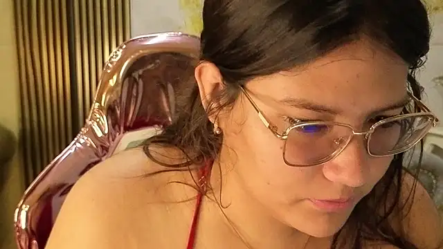 Snapshot of lucero_s1 chatting on May 24, 1:05 pm lucero s1 online show from May 24, 1:05 pm