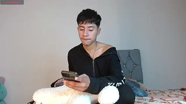 Snapshot of Sebas_fire4 chatting on May 8, 8:58 pm Sebas fire4 online show from May 8, 8:58 pm