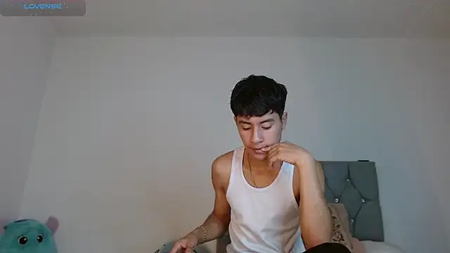 Snapshot of Sebas_fire4 chatting on May 20, 2:45 pm Sebas fire4 online show from May 20, 2:45 pm