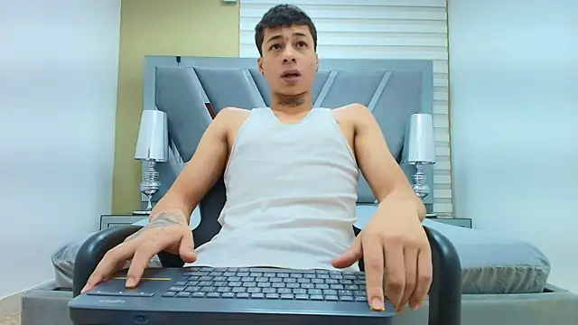 HENRY GREEN2 online show from April 20, 7:26 pm