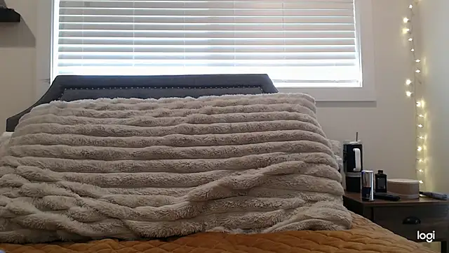 SecretsNextDoor online show from April 8, 5:24 pm