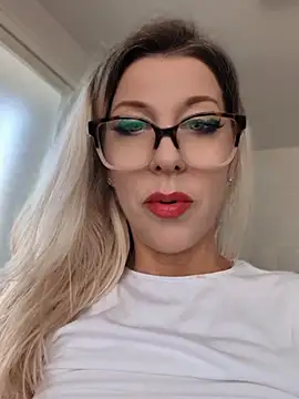 ManuelaX online show from March 23, 9:57 am