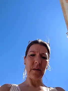 ManuelaX online show from April 19, 10:03 am