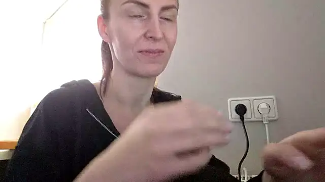Snapshot of AnnaTight chatting on April 28, 9:58 am AnnaTight online show from April 28, 9:58 am