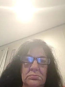 DearestOregano9999 online show from April 6, 7:42 am