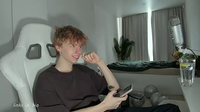 Wawesuc online show from March 18, 4:48 am