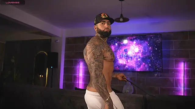 Snapshot of Eros_Dark_ chatting on April 1, 3:51 am Eros Dark online show from April 1, 3:51 am