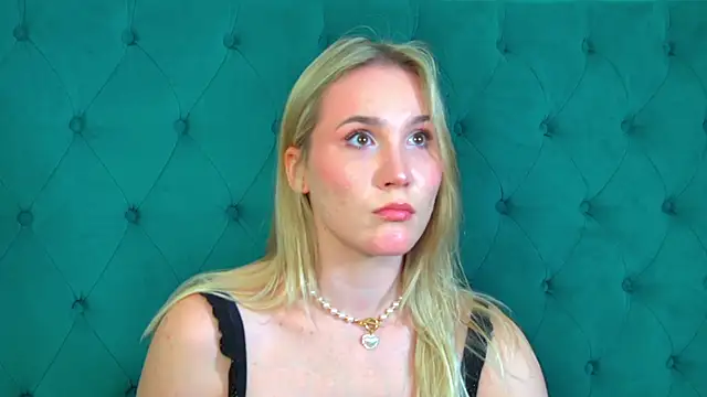 Snapshot of ElaraVoltage chatting on May 28, 4:59 pm ElaraVoltage online show from May 28, 4:59 pm