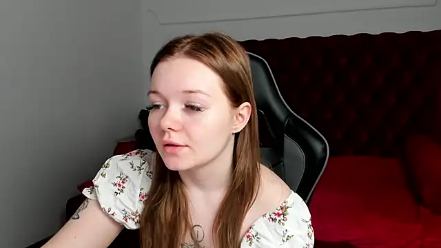 Snapshot of ElinaVale chatting on June 8, 5:13 pm ElinaVale online show from June 8, 5:13 pm