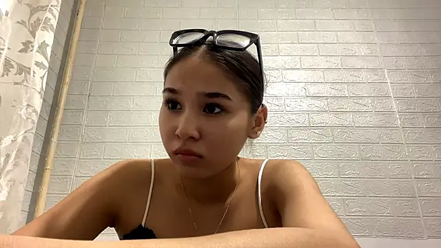 CatherineForbes online show from April 28, 4:23 pm