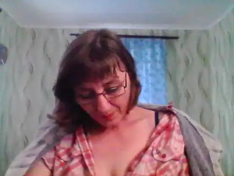 Alisaprice077 online show from April 18, 8:51 am