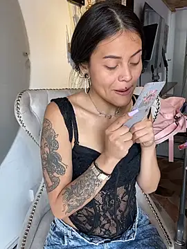 Cloe pink1 online show from March 14, 1:49 pm