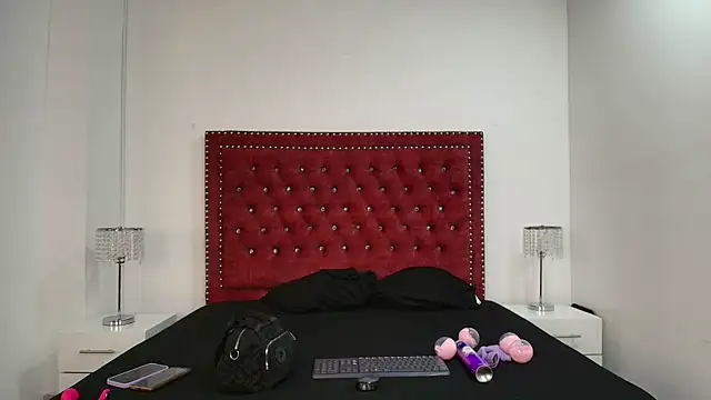 Daphne glas online show from April 14, 11:27 am