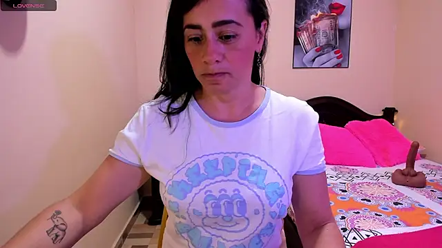 Snapshot of sara_florez12 chatting on April 14, 11:16 am sara florez12 online show from April 14, 11:16 am
