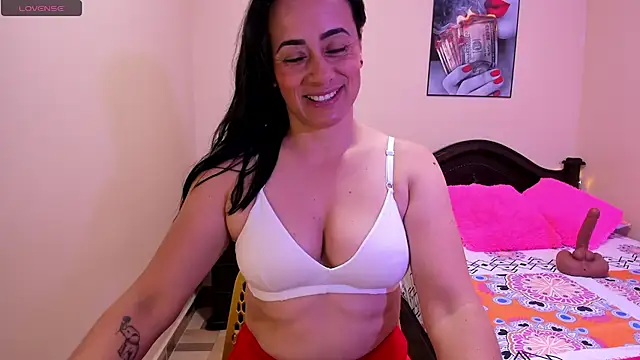 Snapshot of sara_florez12 chatting on April 22, 11:12 am sara florez12 online show from April 22, 11:12 am