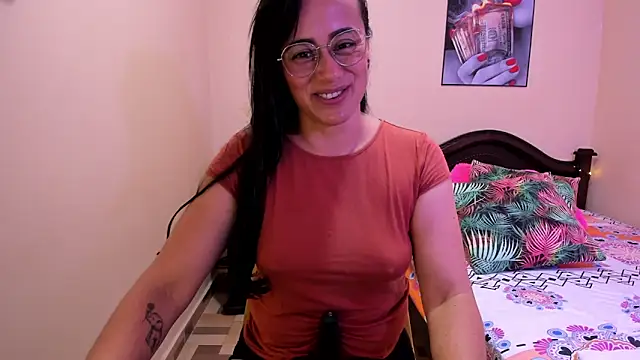 Snapshot of sara_florez12 chatting on May 11, 4:04 pm sara florez12 online show from May 11, 4:04 pm