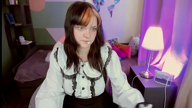 Snapshot of EsterTwilight chatting on May 24, 4:06 am EsterTwilight online show from May 24, 4:06 am