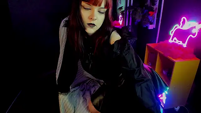 EsterTwilight online show from June 19, 4:11 pm