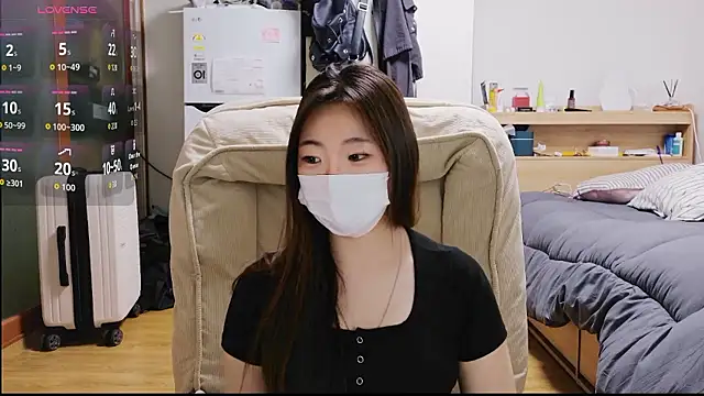 Berry Chuu online show from June 30, 1:56 pm