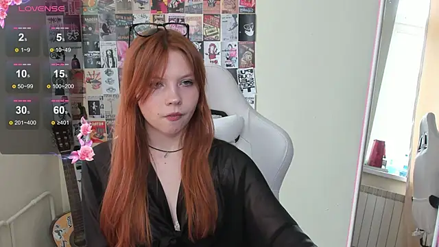 Snapshot of Ember_Vexen chatting on April 6, 7:09 am Ember Vexen online show from April 6, 7:09 am