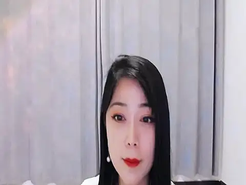 only-01 online show from March 18, 12:30 pm