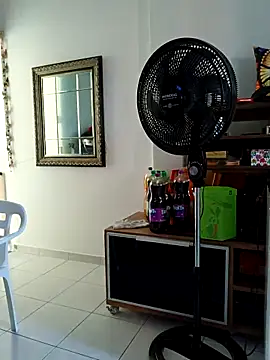 Snapshot of suzygleice chatting on March 27, 3:56 pm suzygleice online show from March 27, 3:56 pm