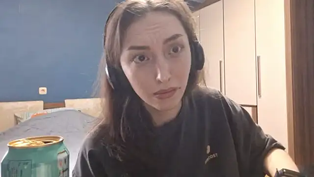 Snapshot of CindyLight chatting on April 4, 3:20 pm CindyLight online show from April 4, 3:20 pm